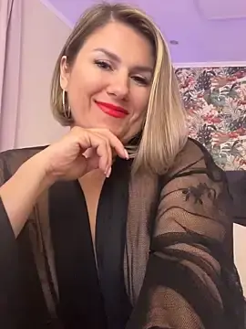 Stripchat Free Porn Cam of KiraRoxx