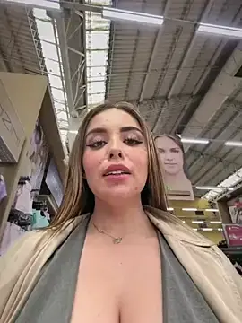Stripchat Best Webcam of Alirawrz
