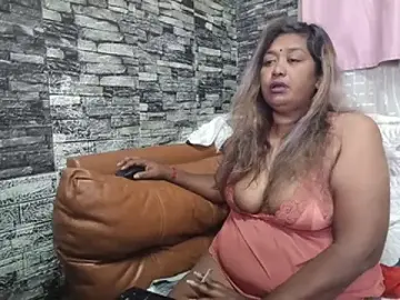 Stripchat Free Live Porn of Mammabear_4u