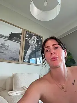Stripchat Watch Live Sex Cams of aus_queen