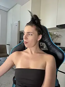 Stripchat Live Sex Cam of CurlyLara