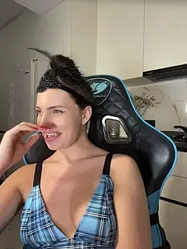 Stripchat Best Webcam of CurlyLara