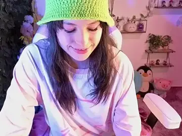 Stripchat Sex Cam of Eymmy_24