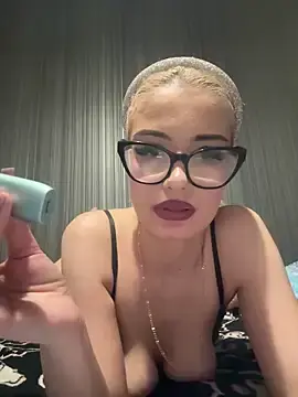 Stripchat Live Porn of SirenLisa69