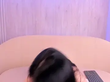 Stripchat Nude Webcam of MiaLiore_