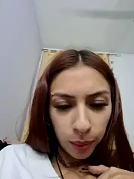 Stripchat Live Sex Cam of Estrella-Jazmin
