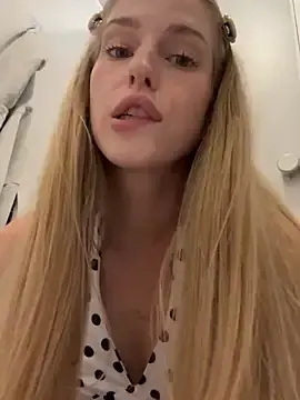 Stripchat Private Sex Chat of kira_mia