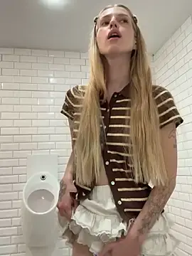 Stripchat Sex Chat of kira_mia