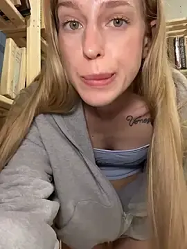 Stripchat Watch Live Sex Cams of kira_mia