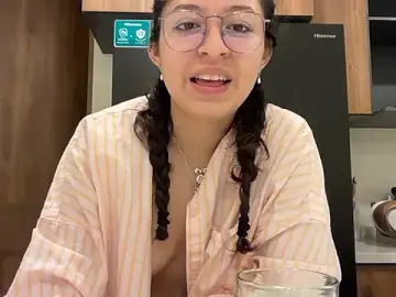Stripchat Free Porn Cam of Alicatcua_