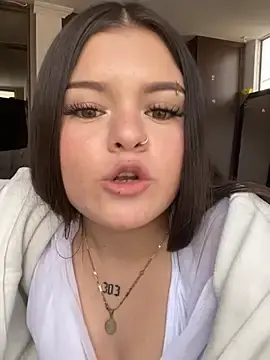 Stripchat Live Sex of Camila_Duarte_2