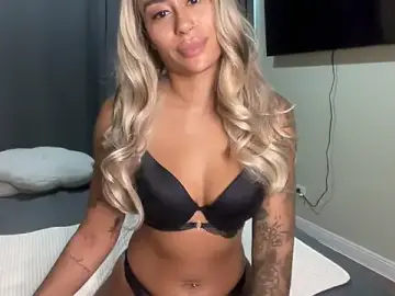 Stripchat Live Porn of CoCo-Queen
