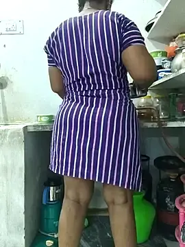 Stripchat Sex Cam of MaaliiiPonuTamil