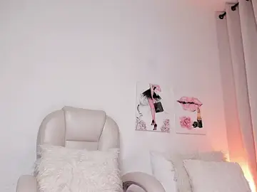 Stripchat Adult Webcam of ReynaLuxe