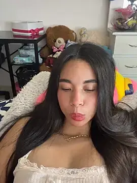 Stripchat Nude Webcam of Milleradhara24