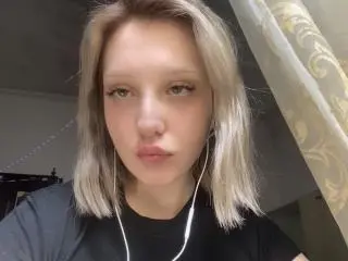 Xlovecam Live Sex of SashaSmithe