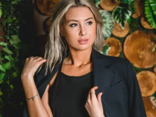 Xlovecam Live Sex Cam of VictoriaRay