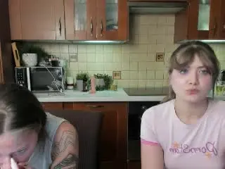 Xlovecam Sex Chat of HotCaramelsTrio