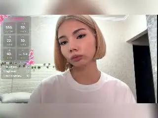 Xlovecam Nude Webcam of LaurineNghiem