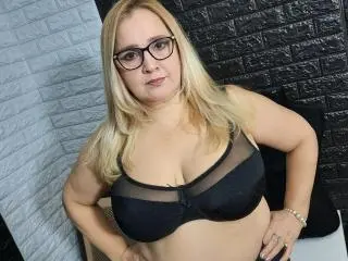 Xlovecam Nude Webcam of BelaBusty