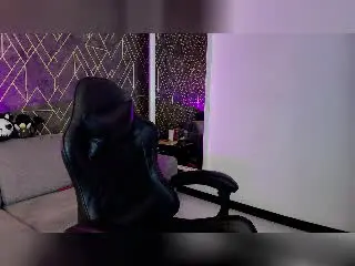 Xlovecam Live Sex Cam of TaharaRomanov
