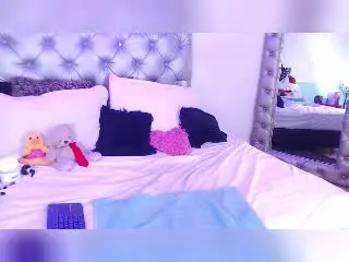Xlovecam Sex Cam of TarahDustin