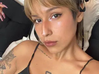Xlovecam Sex Chat of KiaraHernandezX