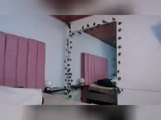 Xlovecam Sex Cam of SaraJoyce