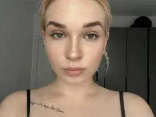 Xlovecam Watch Live Sex Cams of ChassidyKulju