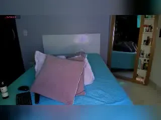 Xlovecam Free Live Porn of MiaAylen
